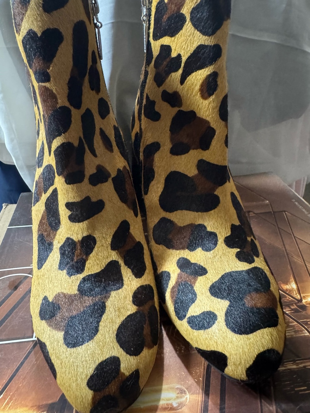 Schutz Leopard Print Calf-hair Side-Zip Ankle Booties NWOT — No Box — Size 6B - Picture 3 of 16